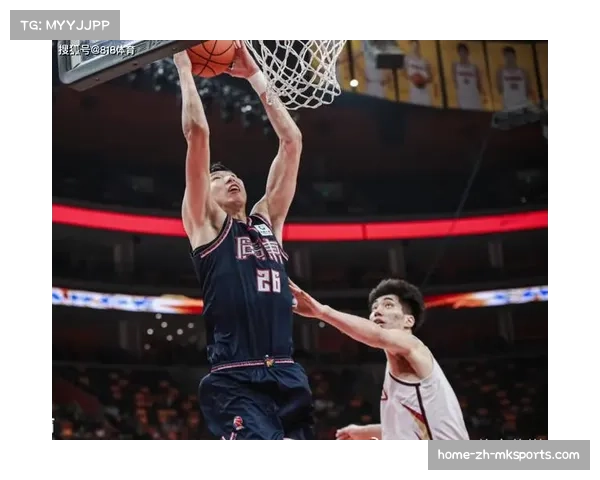 周琦面对外援毫不示弱 半场3中3拿8分6板展现内线统治力